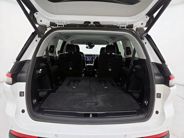 Photo of 2021 White Jeep Grand Cherokee L