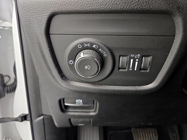 Photo of 2021 White Jeep Grand Cherokee L