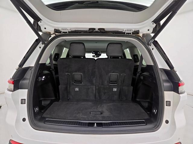 Photo of 2021 White Jeep Grand Cherokee L