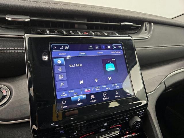 Photo of 2021 White Jeep Grand Cherokee L