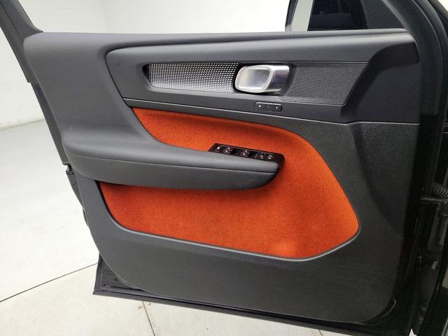 Photo of 2021 Black Volvo XC40