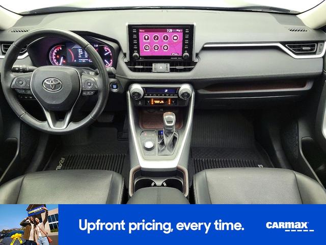 Photo of 2019 Blue Toyota RAV4