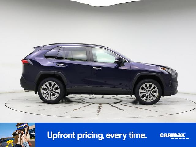 Photo of 2019 Blue Toyota RAV4