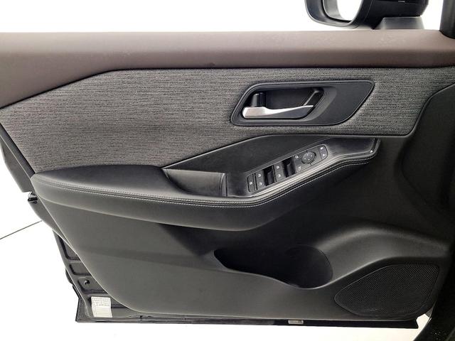 Photo of 2023 Black Nissan Rogue