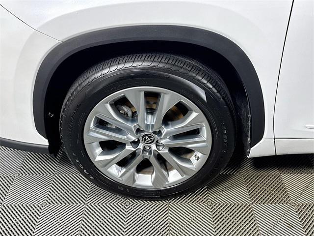 Photo of 2023 Pear Toyota Highlander