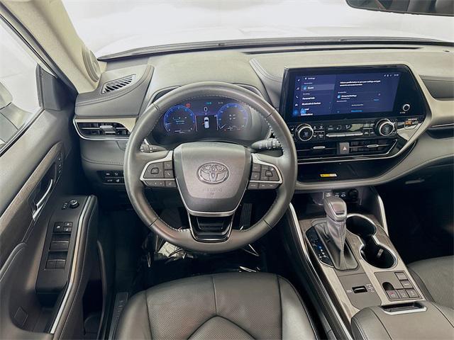 Photo of 2023 Pear Toyota Highlander