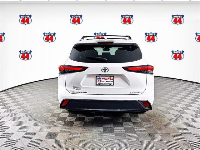 Photo of 2023 Pear Toyota Highlander