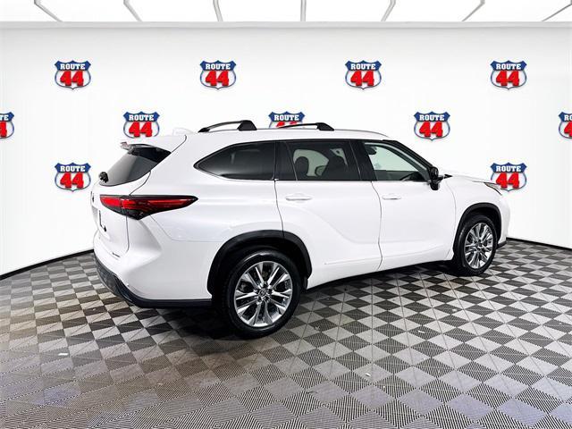 Photo of 2023 Pear Toyota Highlander