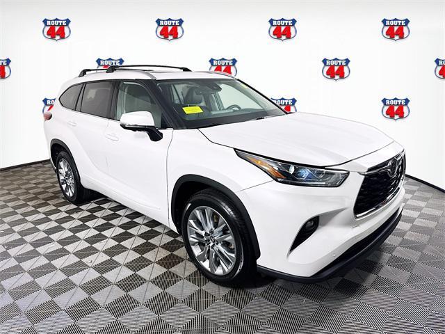 Photo of 2023 Pear Toyota Highlander