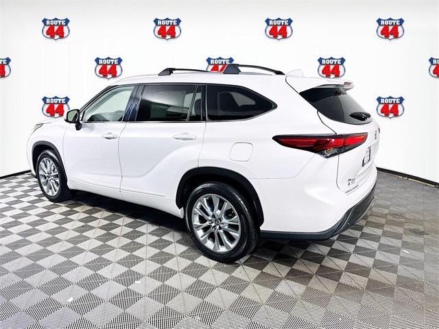 Photo of 2023 Pear Toyota Highlander