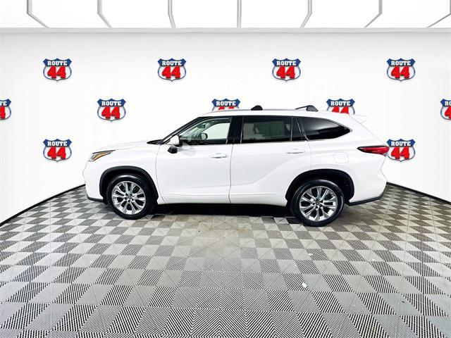 Photo of 2023 Pear Toyota Highlander