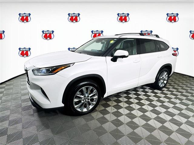 Photo of 2023 Pear Toyota Highlander
