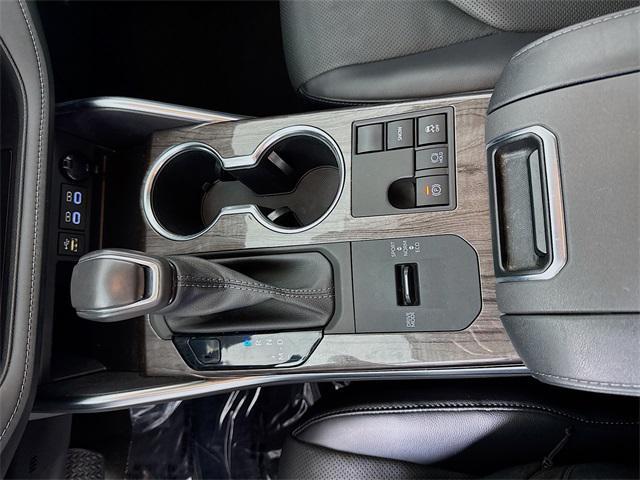 Photo of 2023 Pear Toyota Highlander
