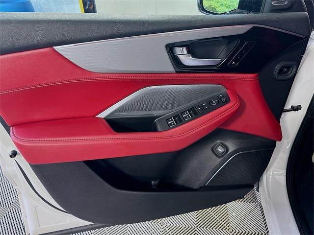 Photo of 2025 Platinum White Pearl Acura MDX