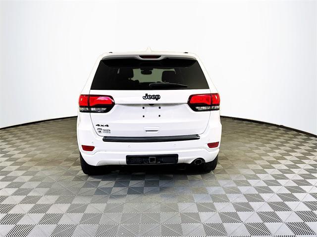 Photo of 2017 Bright White Clearcoat Jeep Grand Cherokee