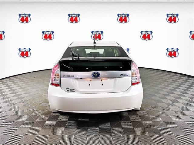 Photo of 2015 White Toyota Prius Plug-in