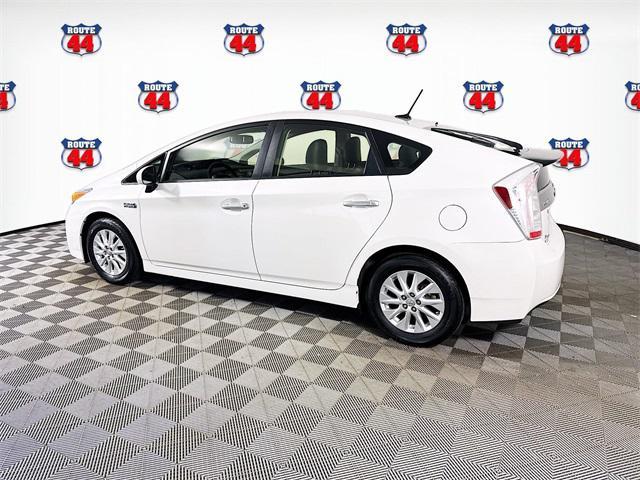 Photo of 2015 White Toyota Prius Plug-in