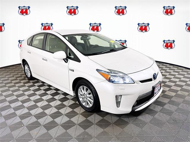 Photo of 2015 White Toyota Prius Plug-in