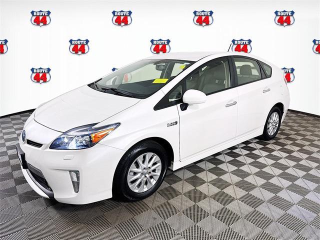 Photo of 2015 White Toyota Prius Plug-in