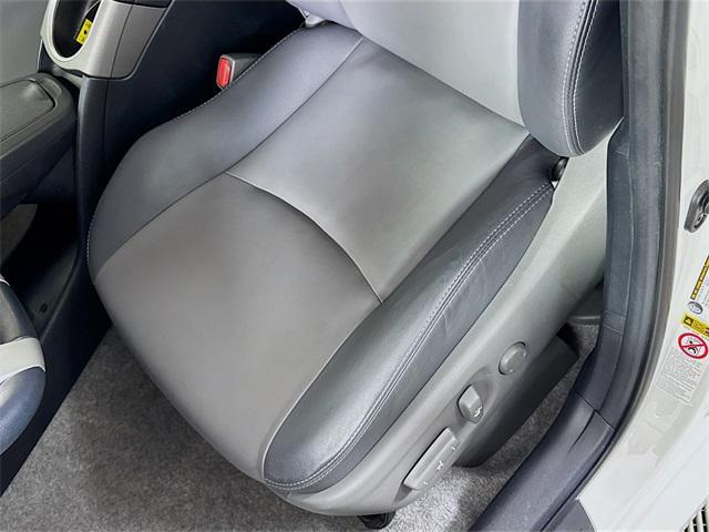 Photo of 2015 White Toyota Prius Plug-in