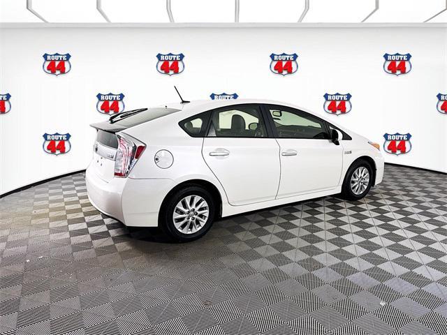Photo of 2015 White Toyota Prius Plug-in