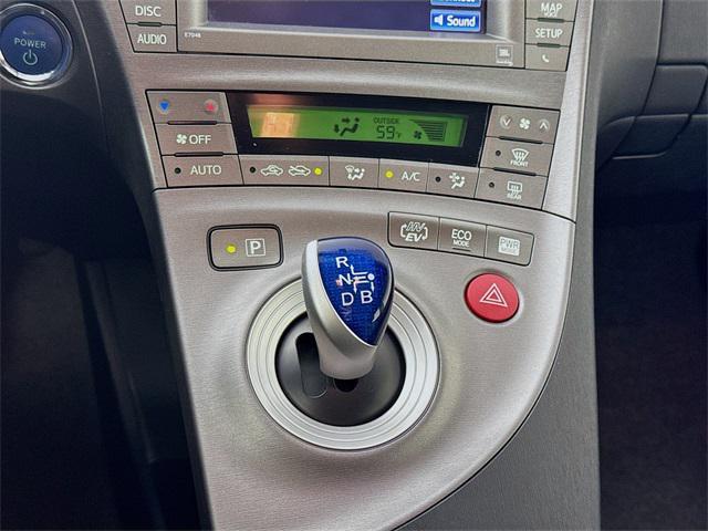 Photo of 2015 White Toyota Prius Plug-in