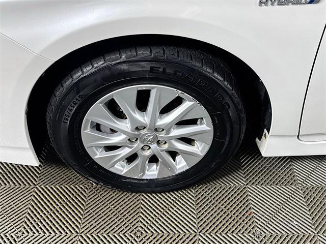Photo of 2015 White Toyota Prius Plug-in