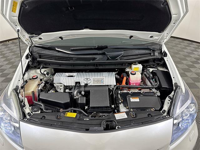 Photo of 2015 White Toyota Prius Plug-in