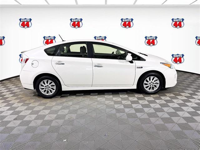 Photo of 2015 White Toyota Prius Plug-in