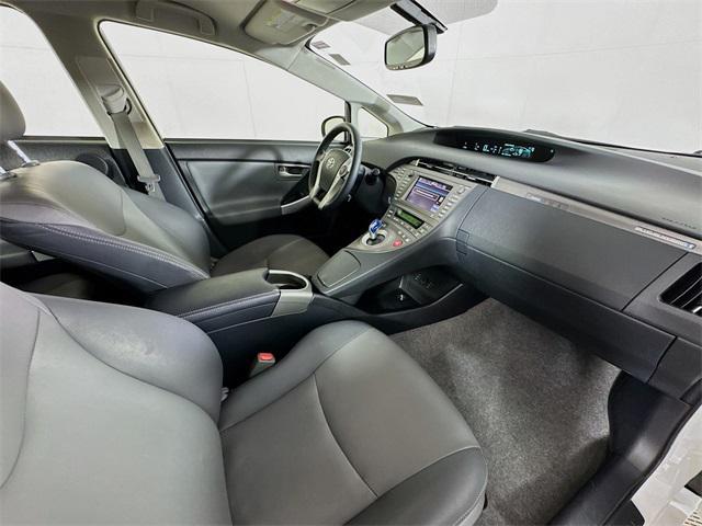 Photo of 2015 White Toyota Prius Plug-in