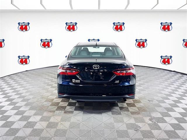 Photo of 2023 Midnight Black Metallic Toyota Camry