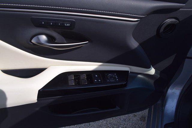Photo of 2022 Iridium Lexus ES 250