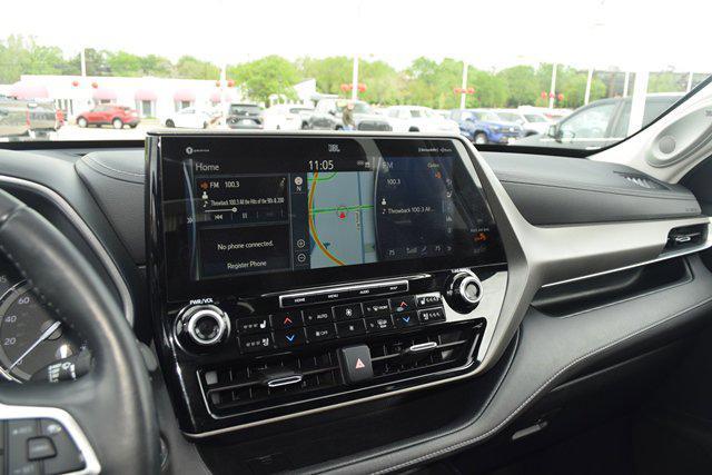 Photo of 2022 Moon Dust Toyota Highlander
