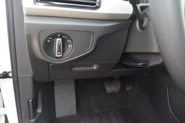 Photo of 2021 Pure White Volkswagen Atlas