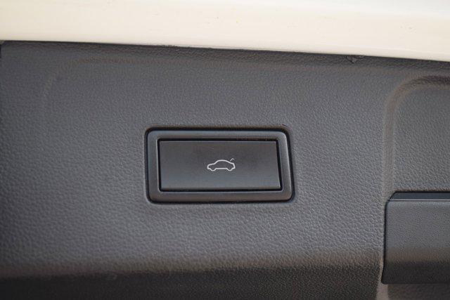 Photo of 2021 Pure White Volkswagen Atlas
