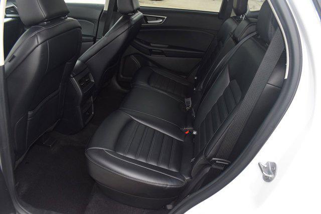 Photo of 2022 Oxford White Ford Edge