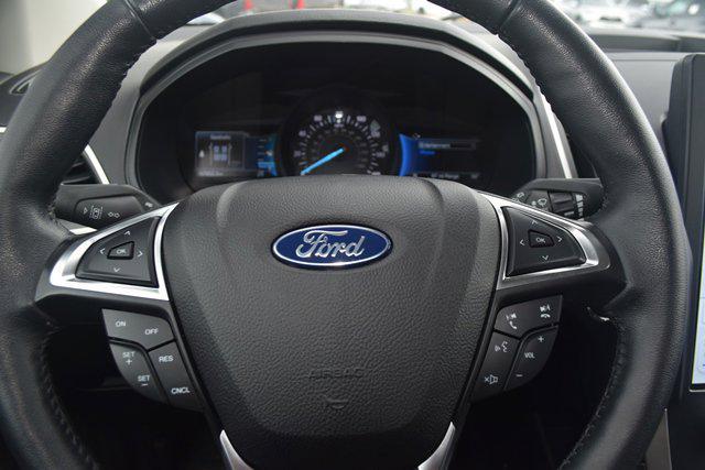 Photo of 2022 Oxford White Ford Edge