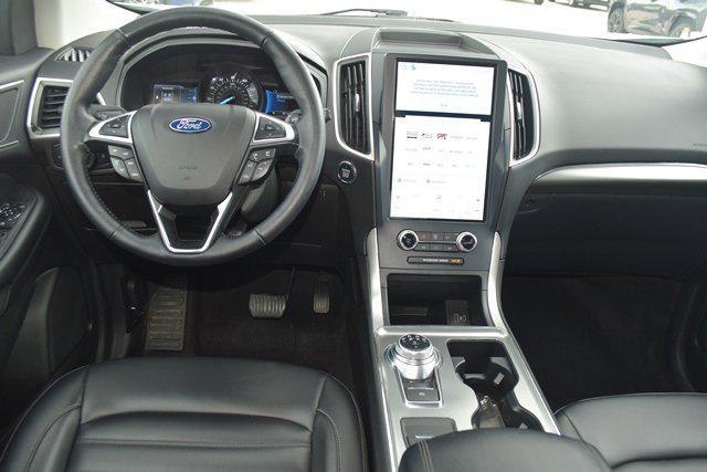 Photo of 2022 Oxford White Ford Edge