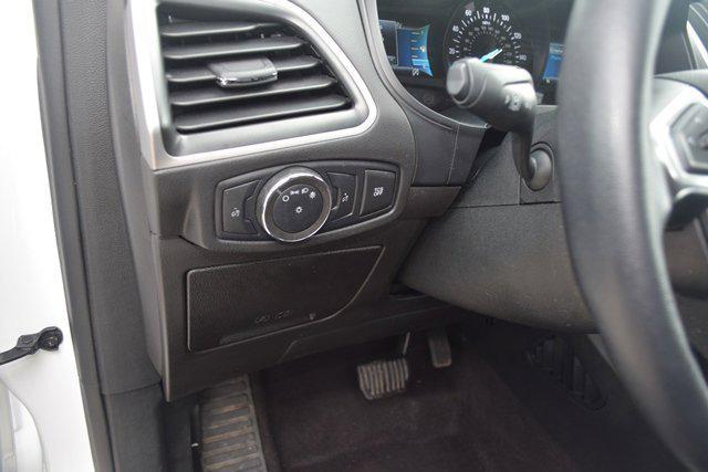 Photo of 2022 Oxford White Ford Edge
