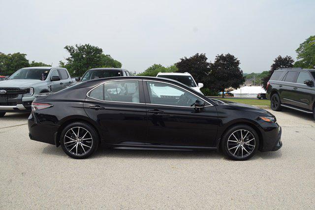 Photo of 2024 Midnight Black Metallic Toyota Camry
