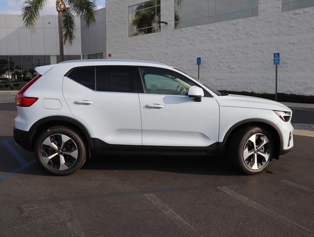 Photo of 2025 Cloud Blue Volvo XC40