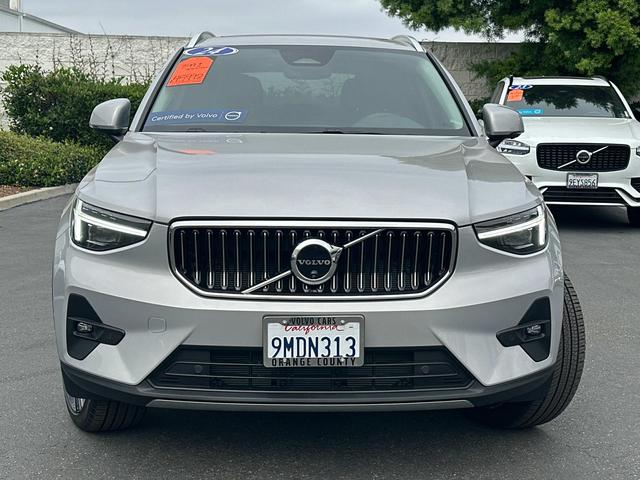 Photo of 2024 Silver Dawn Metallic Volvo XC40