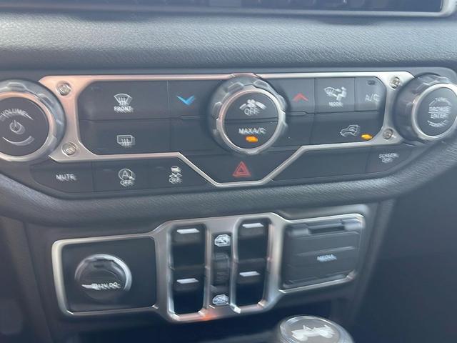 Photo of 2025 Black Clearcoat Jeep Wrangler