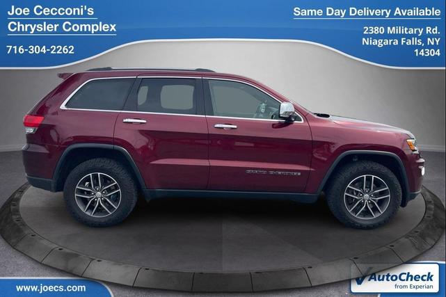Photo of 2017 Velvet Red Pearlcoat Jeep Grand Cherokee