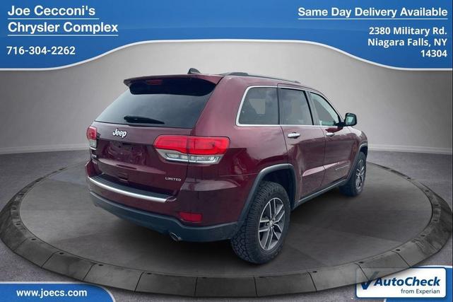 Photo of 2017 Velvet Red Pearlcoat Jeep Grand Cherokee