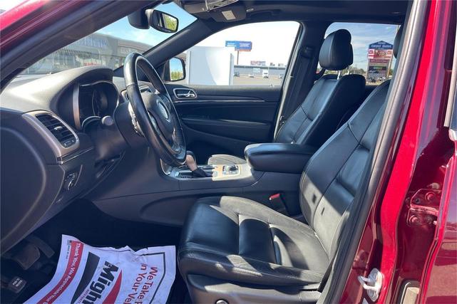 Photo of 2017 Velvet Red Pearlcoat Jeep Grand Cherokee