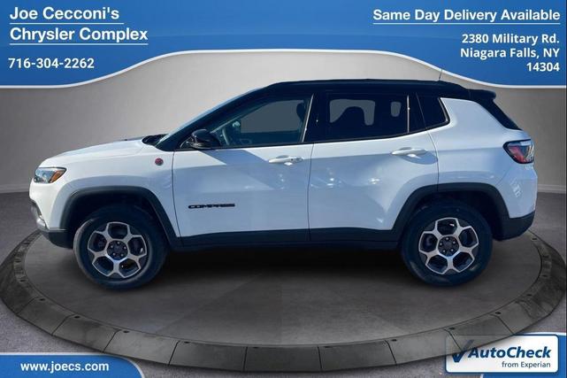 Photo of 2022 Bright White Clearcoat Jeep Compass