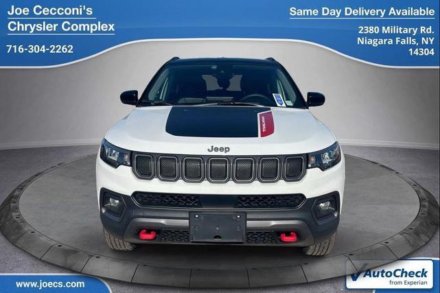 Photo of 2022 Bright White Clearcoat Jeep Compass