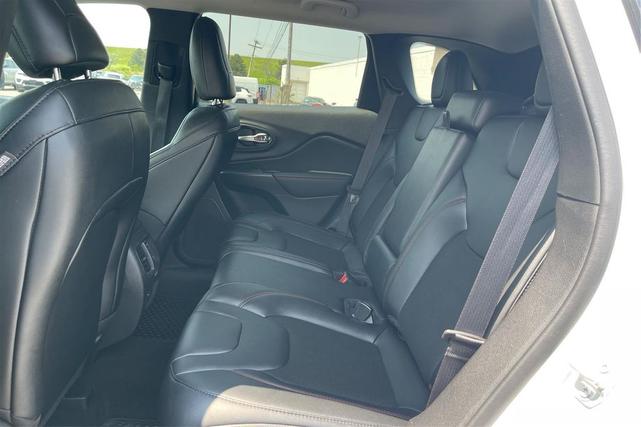 Photo of 2022 Bright White Clearcoat Jeep Cherokee