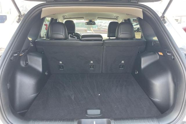 Photo of 2022 Bright White Clearcoat Jeep Cherokee